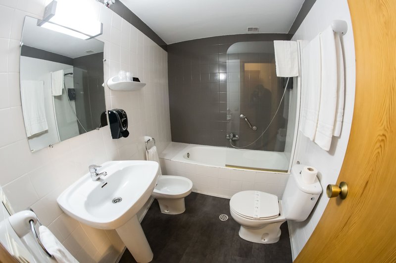 Venta Magullo in La Lastrilla, Madrid Badezimmer