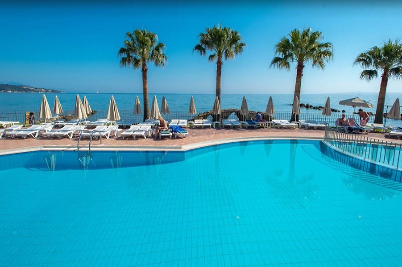 Xenos Kamara Beach Hotel in Argassi, Zakynthos Pool