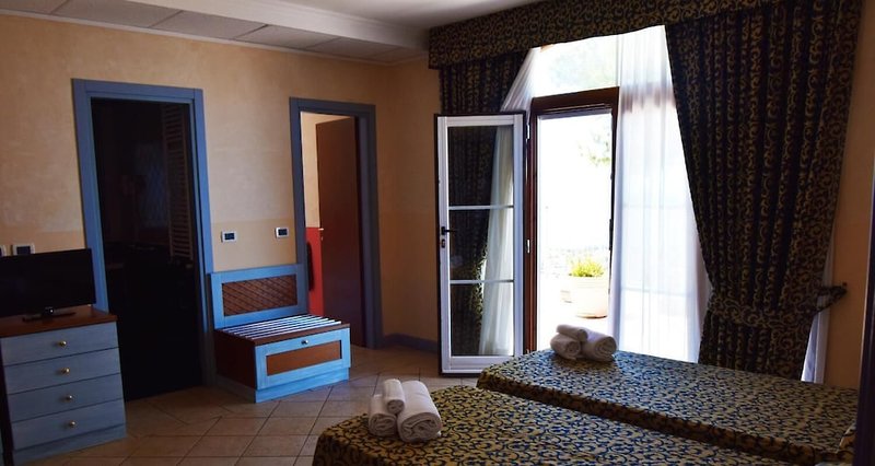 Hotel Residenza del Golfo in Praia a Mare, Lamezia Terme Wohnbeispiel