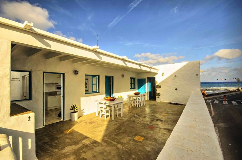 La Casa de las Salinas in Punta Mujeres, Lanzarote Terasse