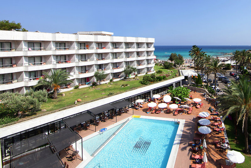 Hotel Serrano Palace in Cala Ratjada, Mallorca Pool
