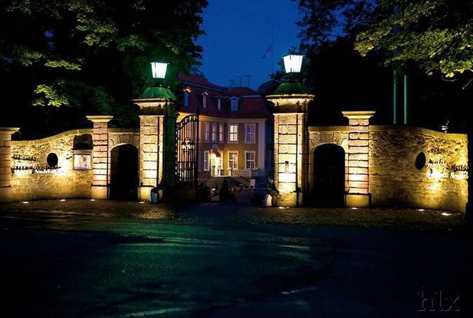 Van Der Valk Parkhotel Schloss Meisdorf in Meisdorf, Außenaufnahme