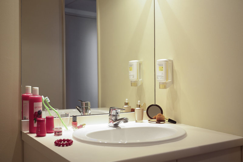 Aparthotel Adagio Access Avignon in Avignon, Marseille Badezimmer
