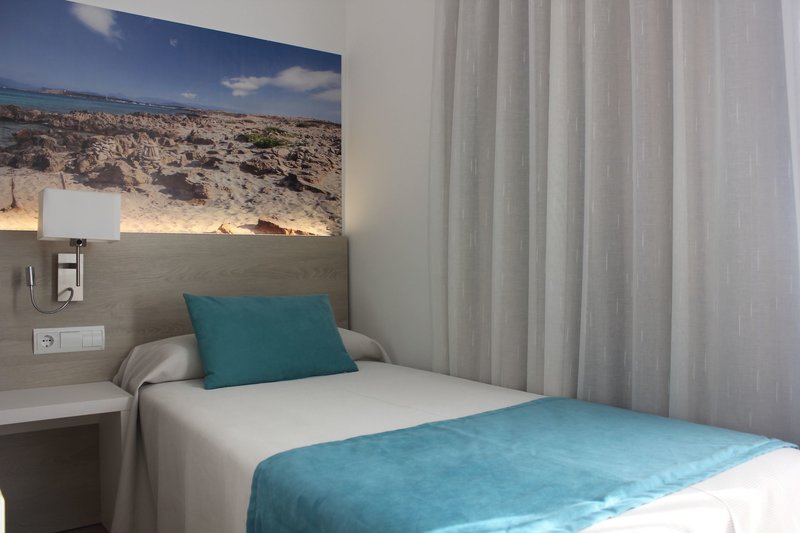 Hostal Es Pi in Playa Mitjorn, Ibiza Wohnbeispiel
