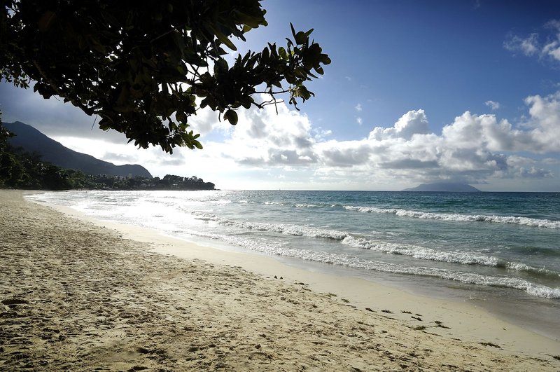 Berjaya Beau Vallon Bay Resort & Casino in Beau Vallon, Seychellen Strand