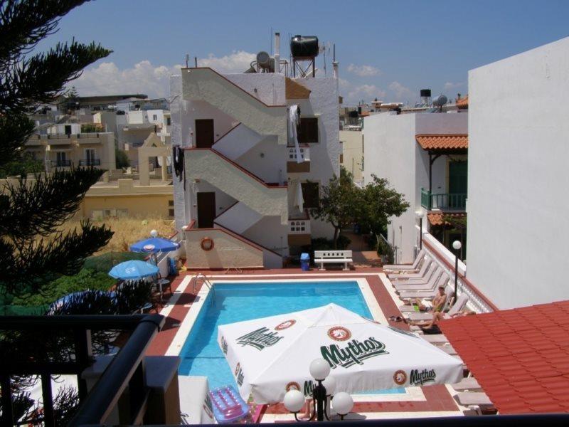 Eleni Apartments in Analipsi, Chania (Kreta) Pool