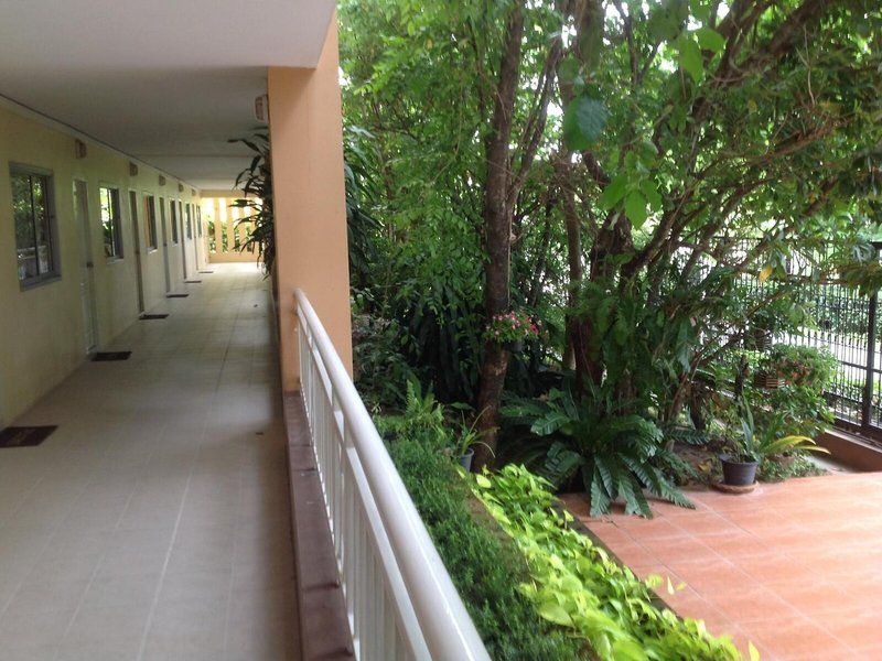 U D Home Apartment in Ban Chang, Bangkok Außenaufnahme