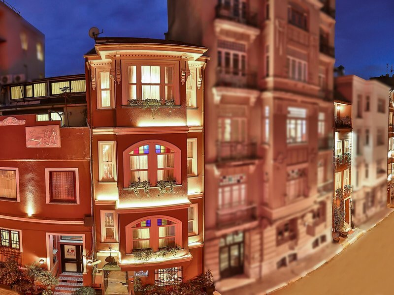 Faik Pasha in Istanbul, Istanbul Außenaufnahme