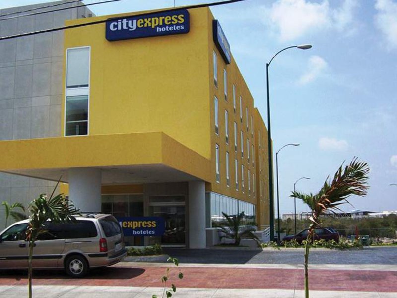 City Express Cancún in Cancún, Cancun Außenaufnahme