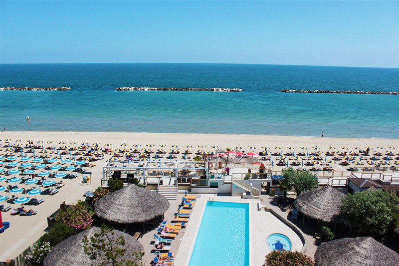Grand Hotel Club Azzurra in Lido Adriano, Ancona (Italien) Strand