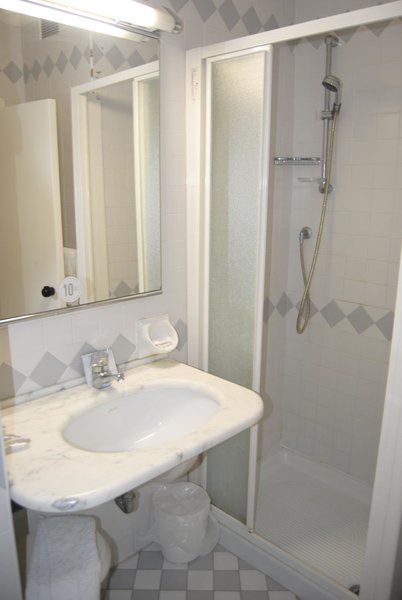 Hotel Carlton in Riccione, Bologna Badezimmer