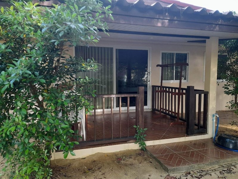 Pranee Beach Bungalows in Ko Kho Khao, Phuket (Thailand) Terrasse