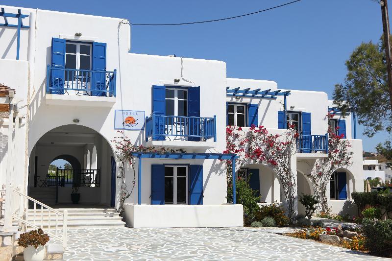 Paros Inn Hotel in Logaras, Santorini Außenaufnahme