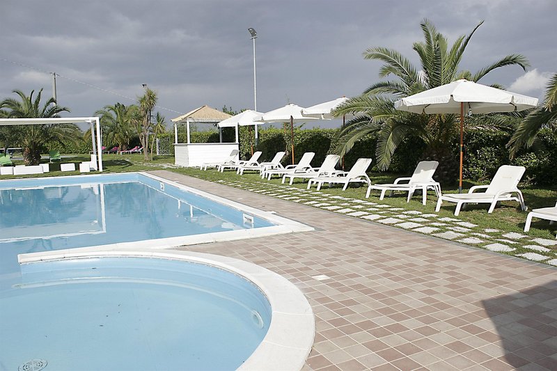 I Calanchi Country Hotel und Resort in San Savino, Ancona (Italien) Pool