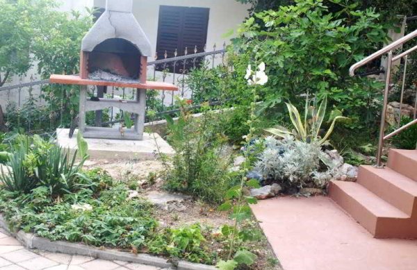 Vila Dvorski in Baka Voda, Split (Kroatien) Garten