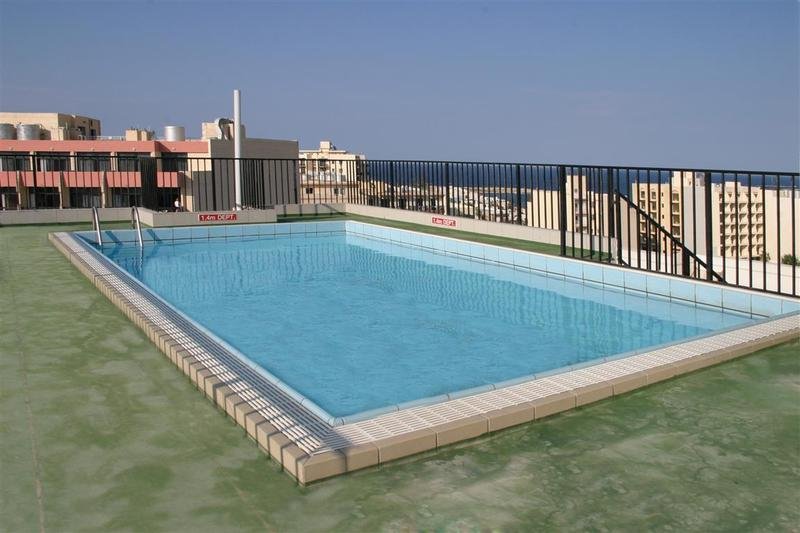 Huli Hotel in Bugibba, Malta Pool