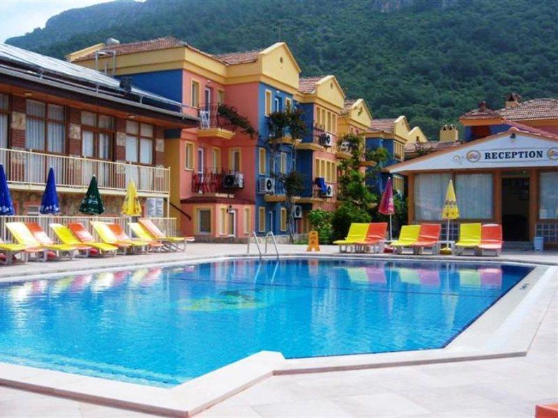 Türk in Ölüdeniz, Dalaman Pool