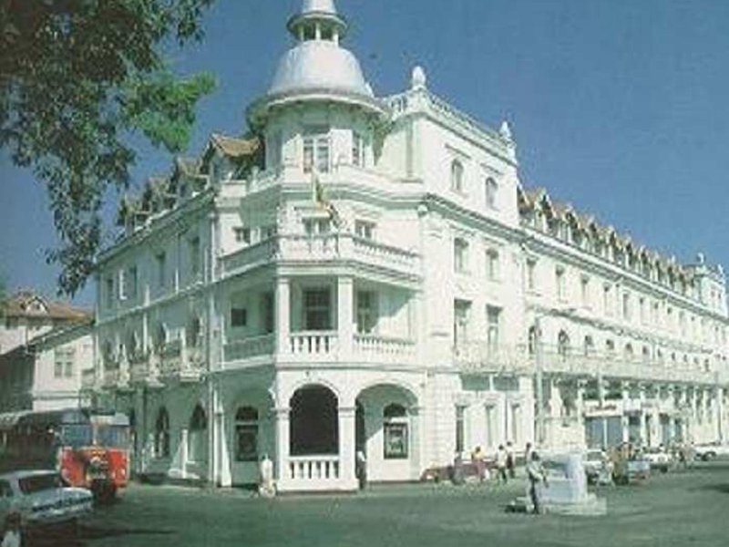 Queens Hotel in Kandy, Colombo Außenaufnahme