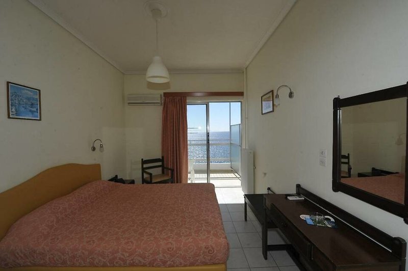 Siagas Beach Hotel in Agioi Theodoroi, Athen Wohnbeispiel