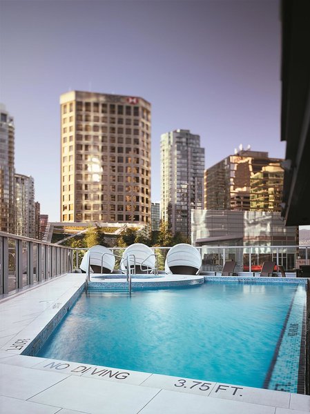 Shangri-La Vancouver in Vancouver, Vancouver Pool