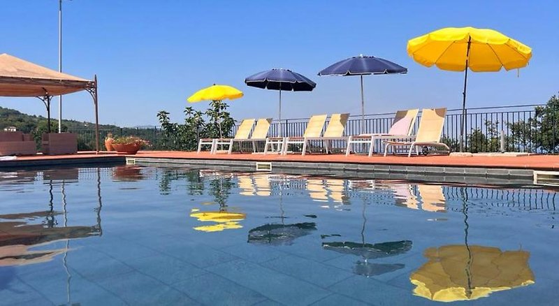 Agriturismo Le Case del Merlo in Milo (Catania), Catania Pool