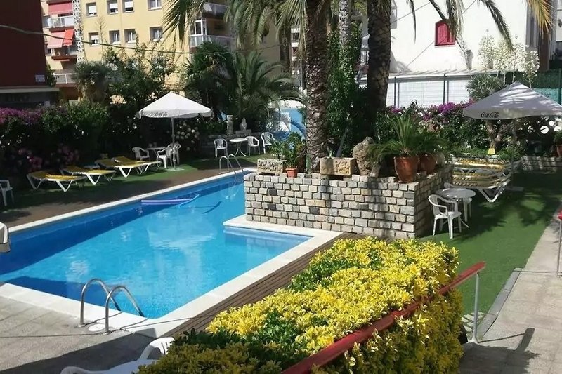 Mar Blau Apartamentos in Calella de la Costa, Barcelona Pool