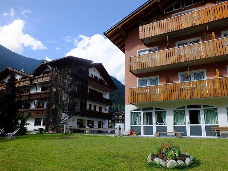 Hotel Garni Al Nardis in Carisolo, Mailand (Bergamo) Außenaufnahme