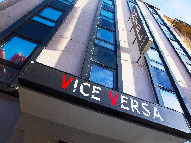 Viceversa in Paris, Paris-Charles De Gaulle Außenaufnahme