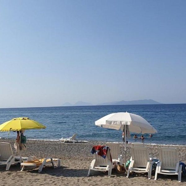 Patti Beach Club in Marina di Patti, Catania Strand