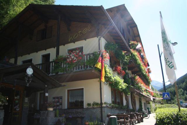 Daniela in Bormio, Mailand (Bergamo) Außenaufnahme