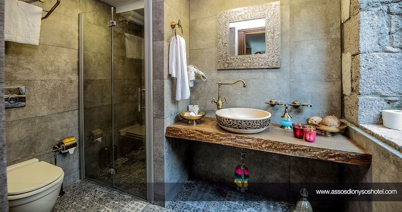 Assos Dionysos Hotel in Ayvacik, Izmir Badezimmer