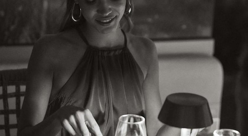 Ios Grand Pool Suites in Mylopotas, Santorini Personen