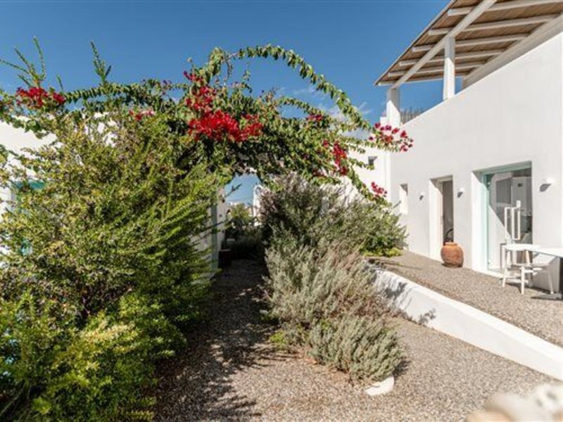 Majo Suites Hotel in Agia Anna, Santorini Außenaufnahme