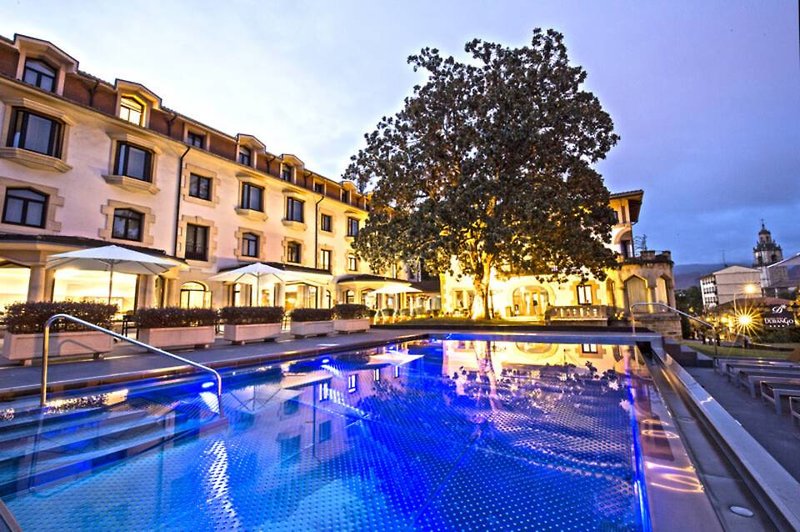 Silken Gran Hotel Durango in Durango, Bilbao Pool