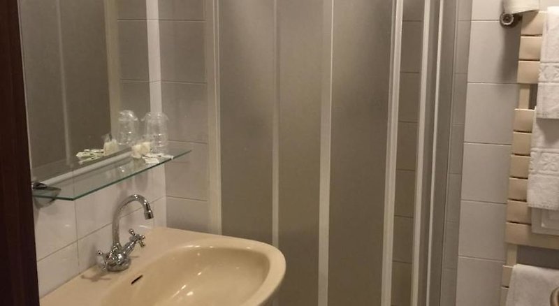 Villa Marina in La Maddalena, Olbia,Sardinien Badezimmer