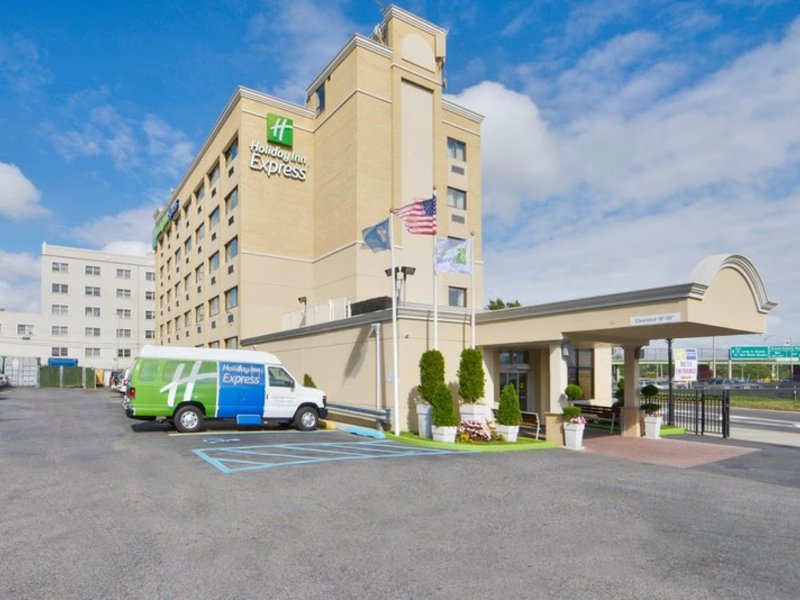 Holiday Inn Express LaGuardia ARPT in New York City, New York (John F Kennedy) Außenaufnahme
