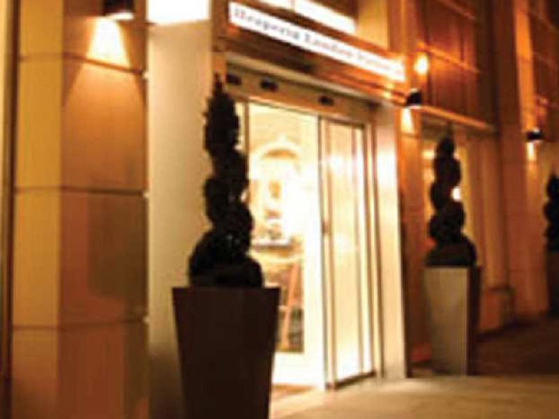 DoubleTree by Hilton Hotel London - Victoria in London, London-Stansted Außenaufnahme