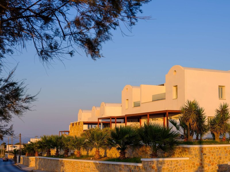 Safrani Suites in Fira, Santorini Außenaufnahme