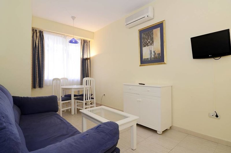 Hotel Apartamentos Pyr Fuengirola in Fuengirola, Malaga Wohnbeispiel
