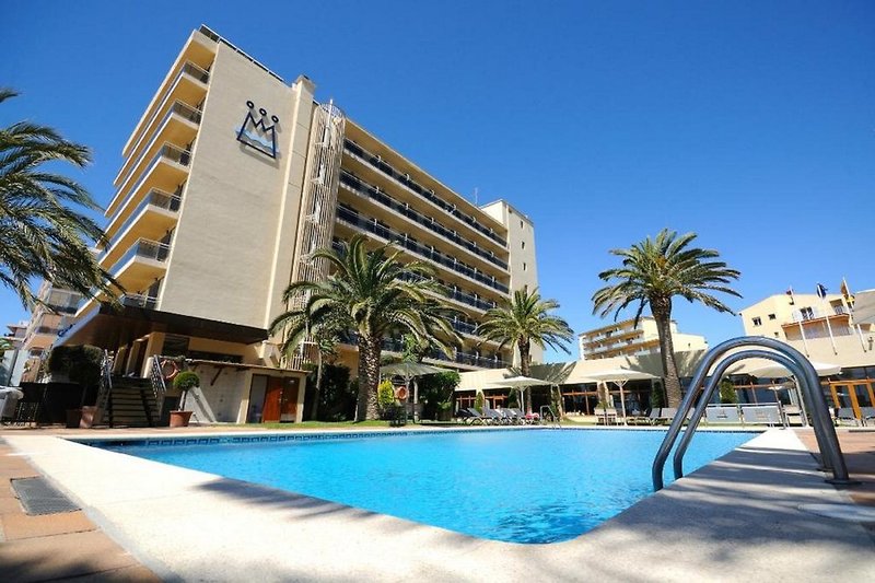 Monterrey in Roses, Barcelona Pool