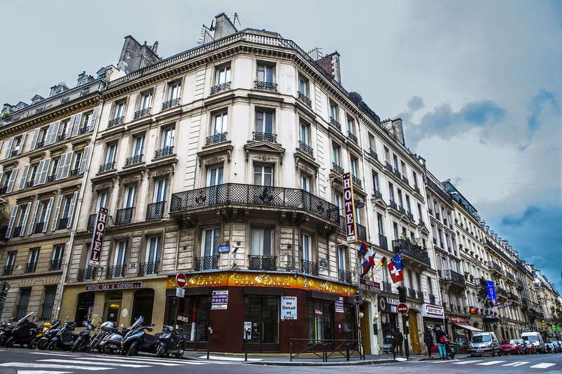 Trois Nations in Paris, Paris-Charles De Gaulle Außenaufnahme