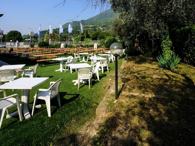 Colors Hostel in Toscolano-Maderno, Verona Garten