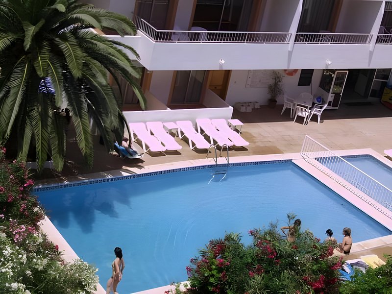 Apartamentos Osiris in Playa d'en Bossa, Ibiza Hallenbad