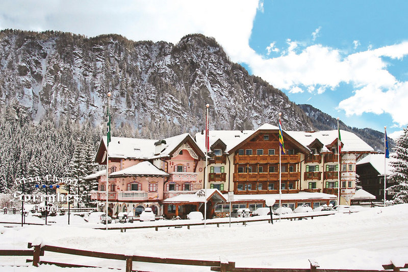 Hotel und Club Gran Chalet Soreghes Vital in Campitello di Fassa, Bolzano Außenaufnahme