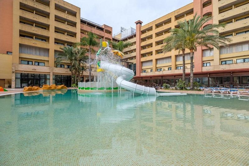 Estival Park Marena in La Pineda, Barcelona Pool