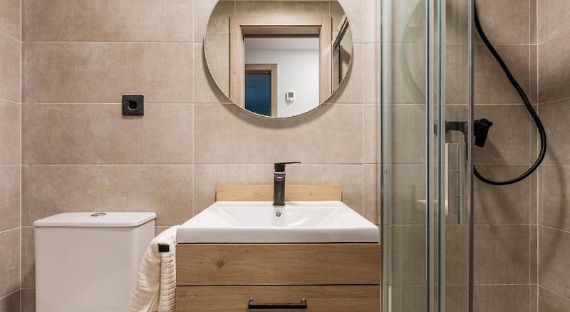 Micampus Santander in Santander, Korfu Badezimmer