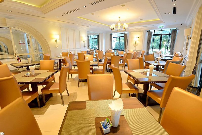 S N Plus Hotel in Chon Buri, Bangkok Restaurant