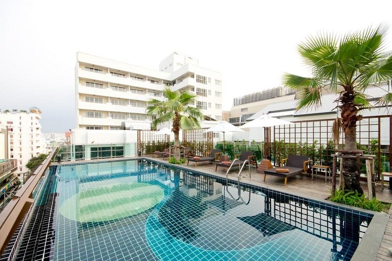 Sunshine Hotel & Residences in Pattaya, Pattaya Pool