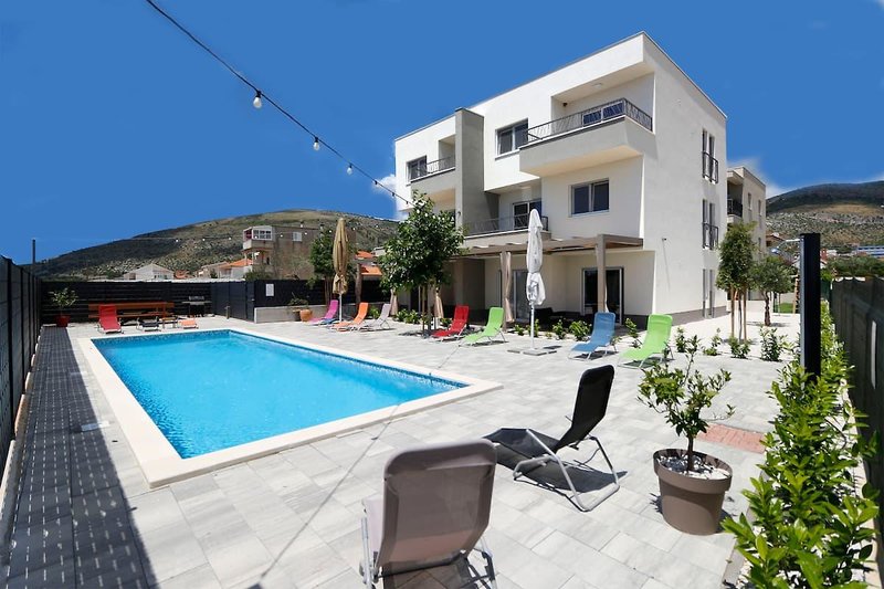 Guest House / Apartments Bulli in Seget Donji, Split (Kroatien) Pool