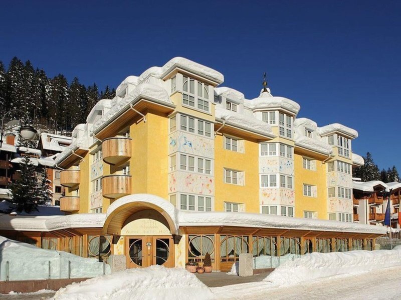 Alpen Suitehotel in Madonna di Campiglio, Mailand (Bergamo) Außenaufnahme